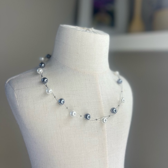 Silver wire floating gray and white faux pearl necklace good condition - Picture 1 of 7